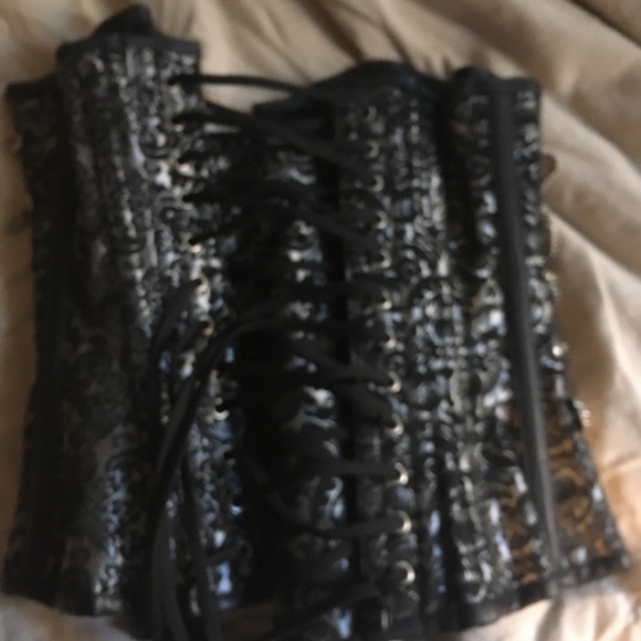 Women’s Steel boned Corset. - Picture 2 of 3